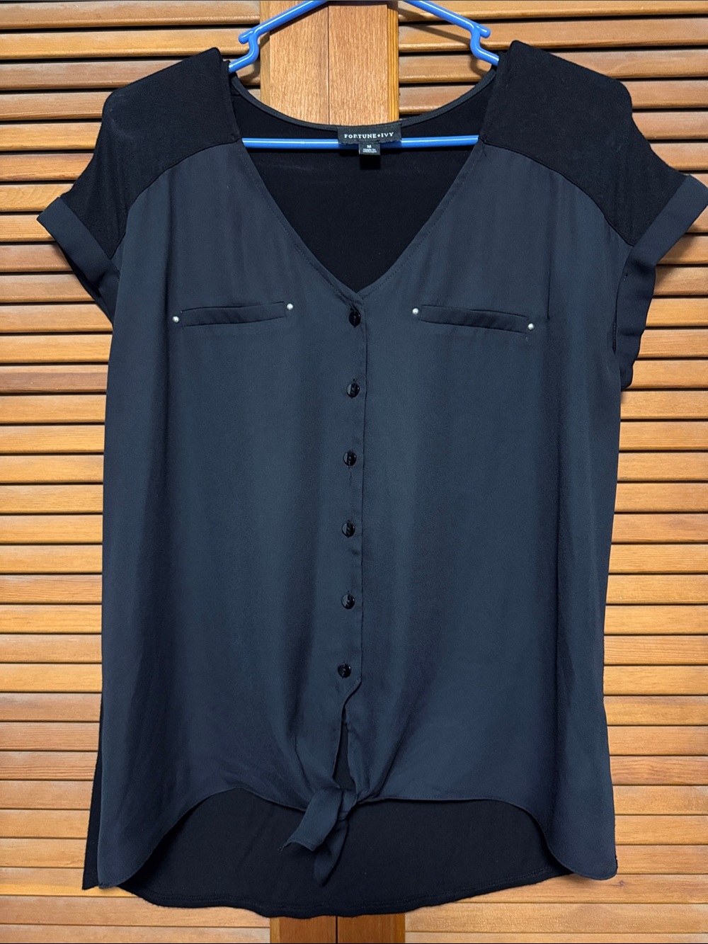 Fortune+Ivy Black Button-Front Tie Hem Blouse
